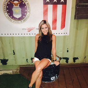 Meet your Posher, Eleese